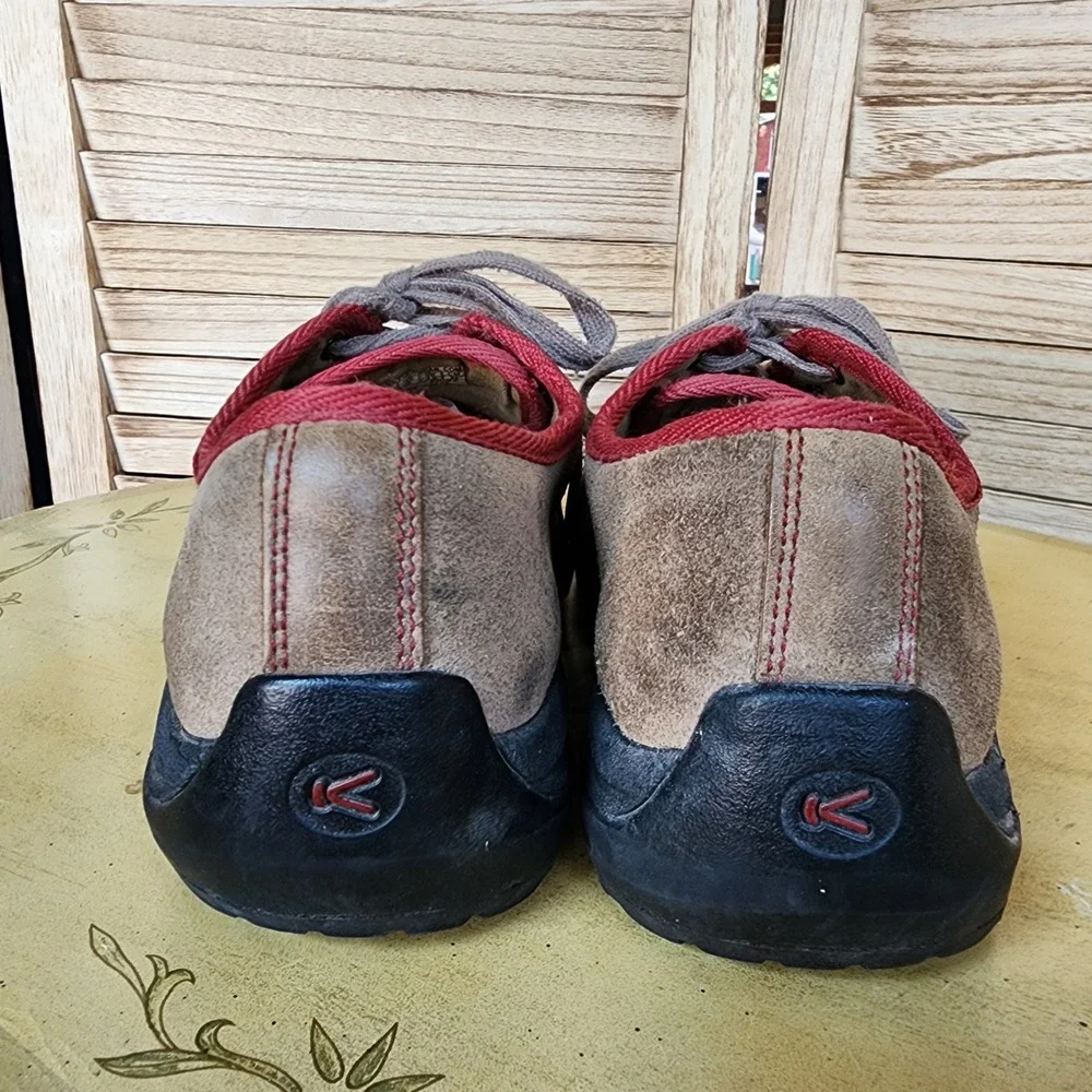 Keen Sz 9 Brown Suede Vibram Sole Hiking Walking Shoes Trail Sneaker Gorpcore